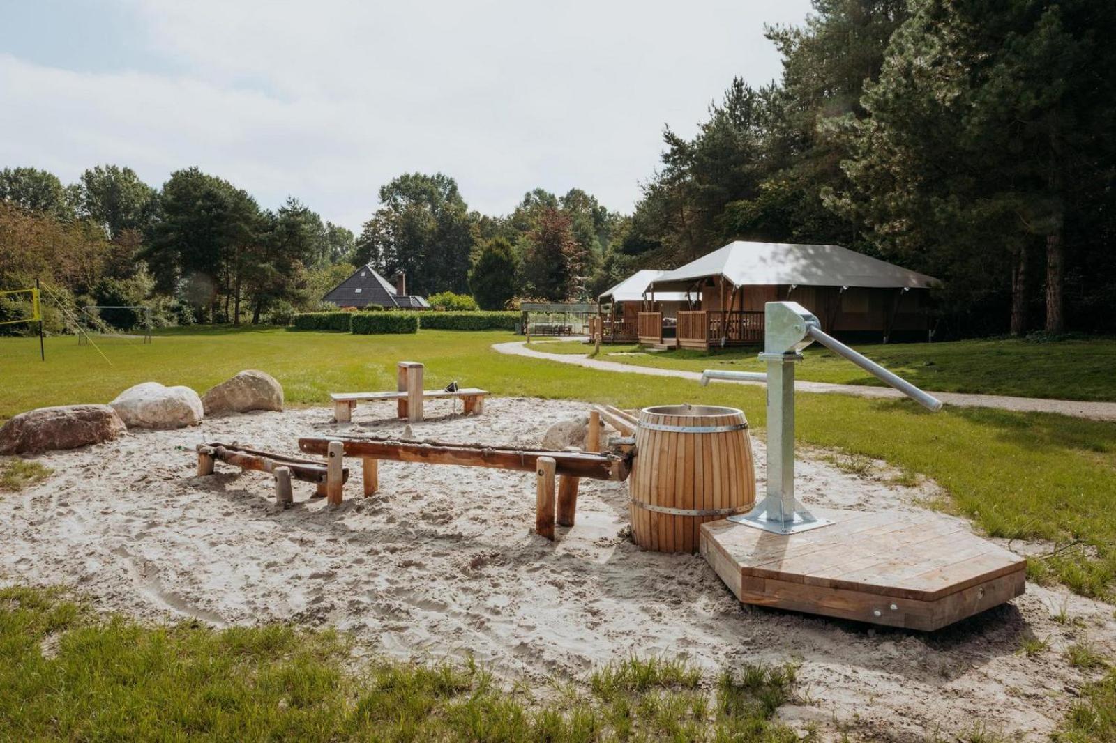 Hotel Glamping With Eco-wellness Zeewolde